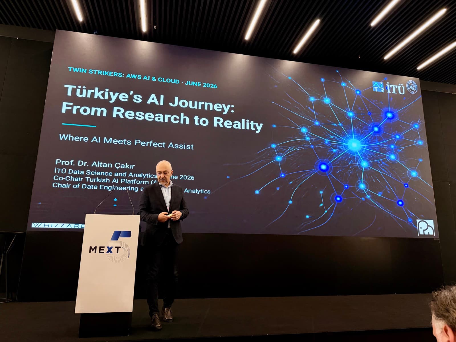 Prof. Dr. Altan Çakır sahnede